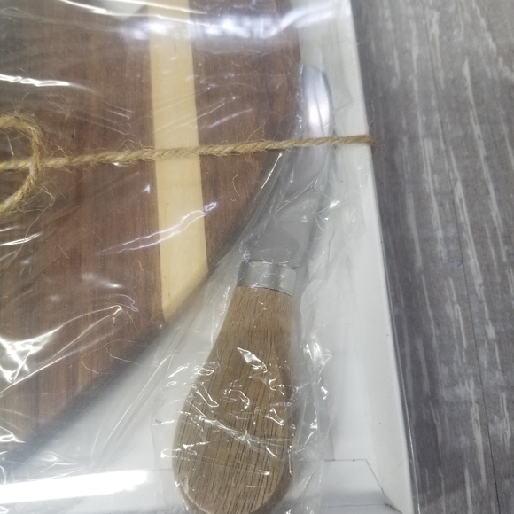 Heart shaped wooden serving board and utensils - Picture 7 of 7